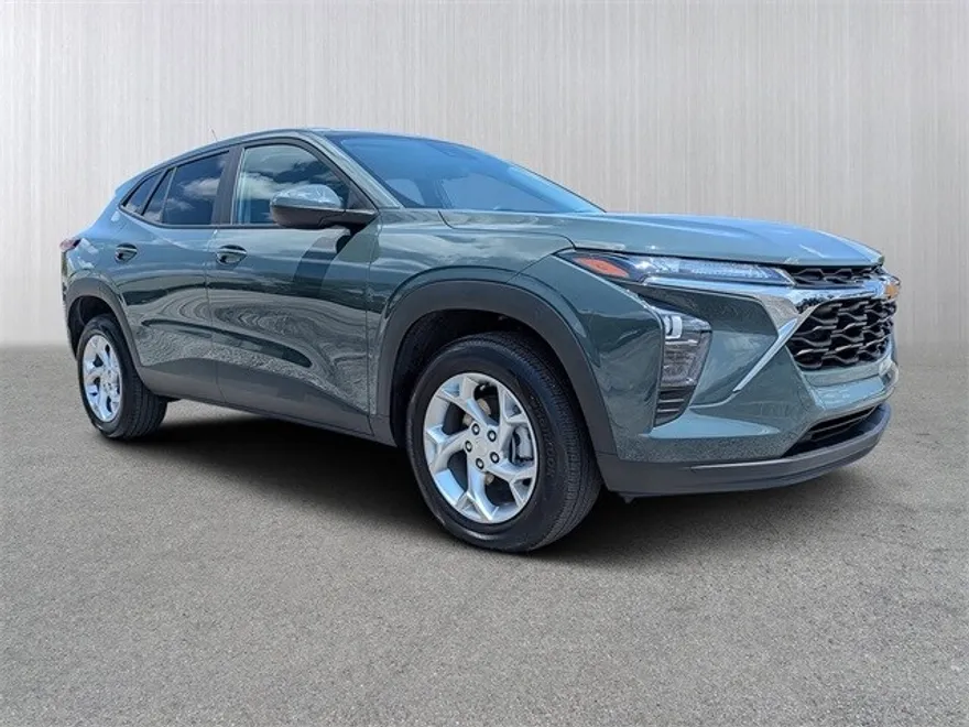 2025 Chevrolet Trax LS photo 1