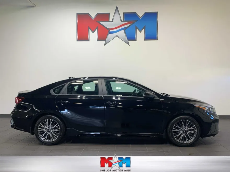2023 Kia Forte GT-Line photo 1