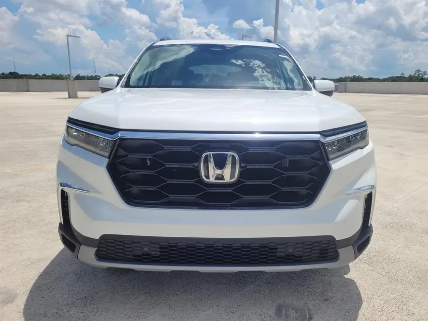 2025 Honda Pilot Touring photo 1