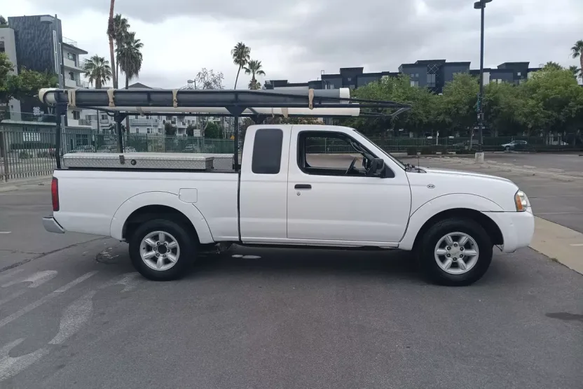2002 Nissan Frontier King Cab XE photo 1