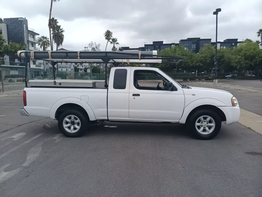 2002 Nissan Frontier King Cab XE photo 1