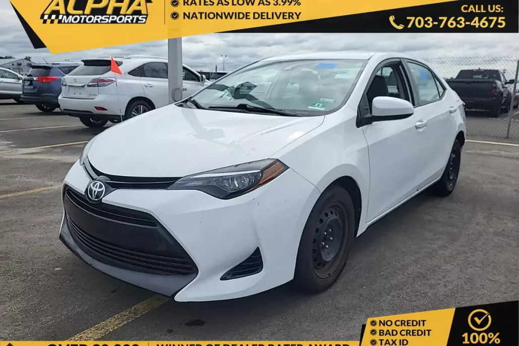 2018 Toyota Corolla LE photo 1