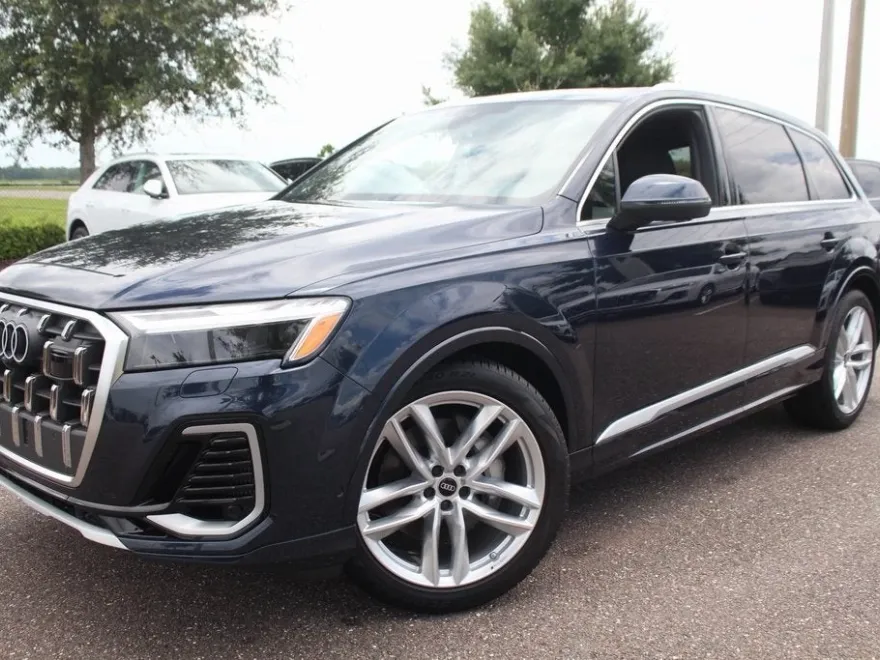 2025 Audi Q7 55 Premium Plus photo 1