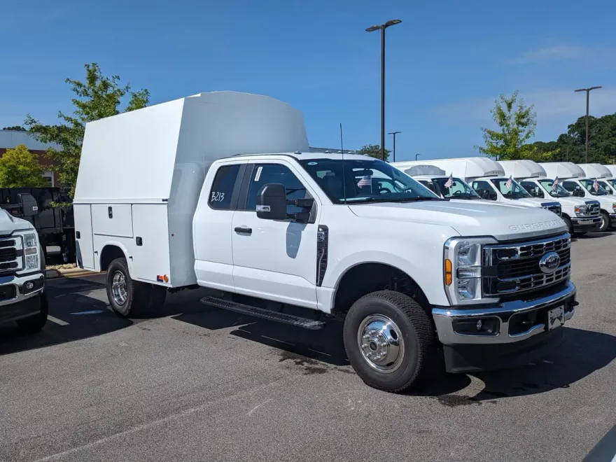 2025 Ford F-350 XL photo 1