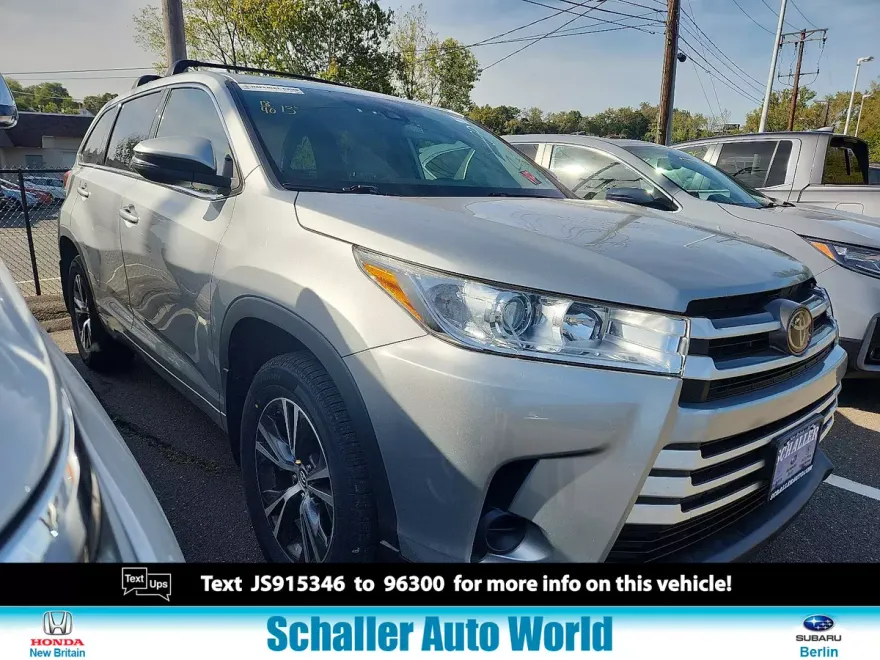 2018 Toyota Highlander LE photo 1