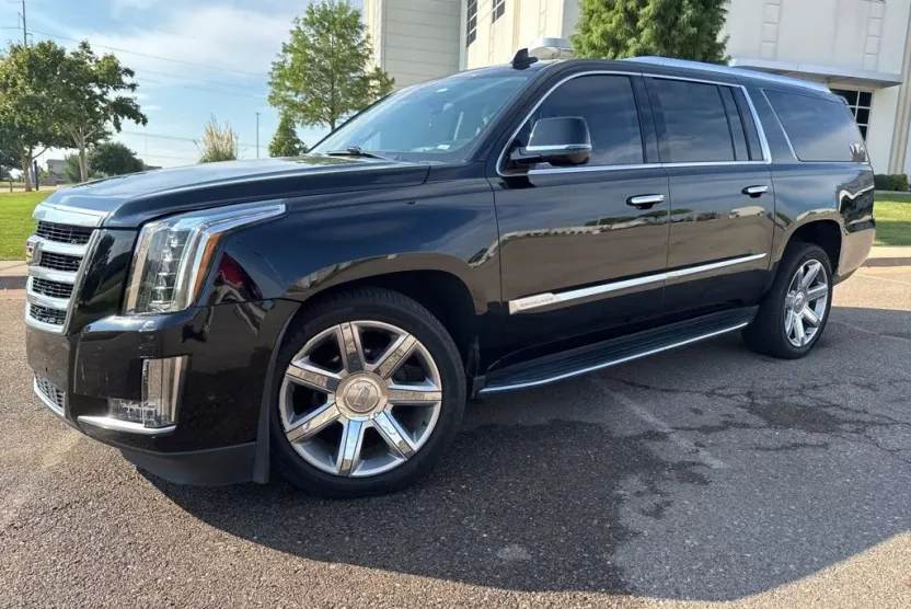 2020 Cadillac Escalade ESV Luxury photo 1