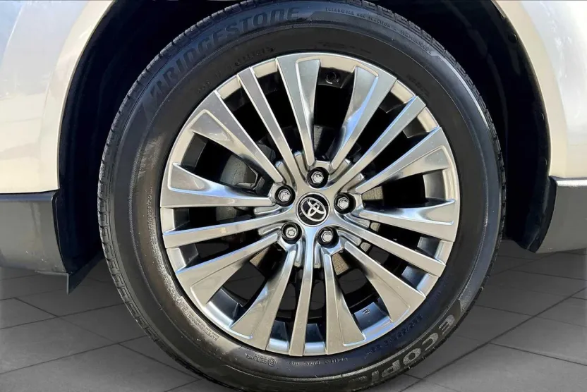 2023 Toyota Venza Limited photo 1