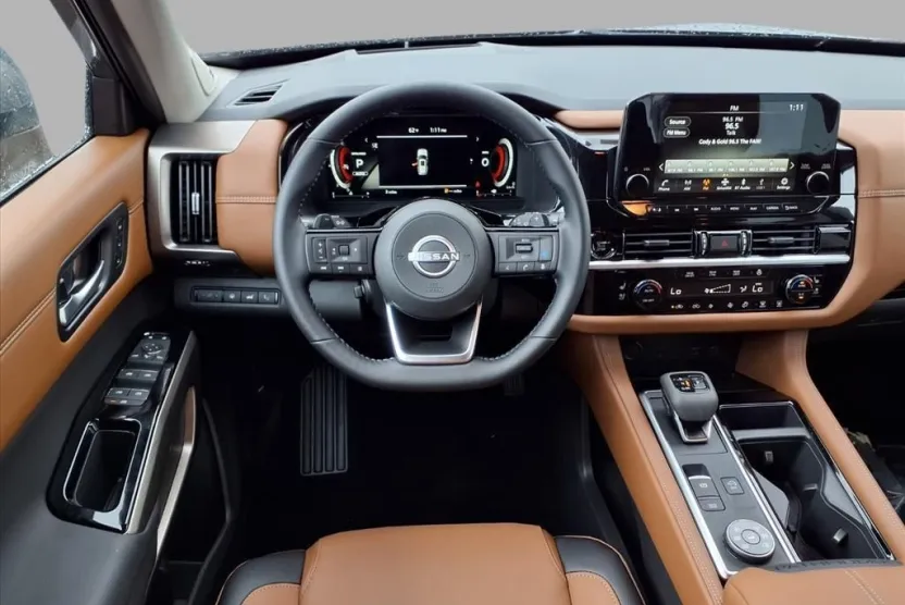 2025 Nissan Pathfinder Platinum photo 1