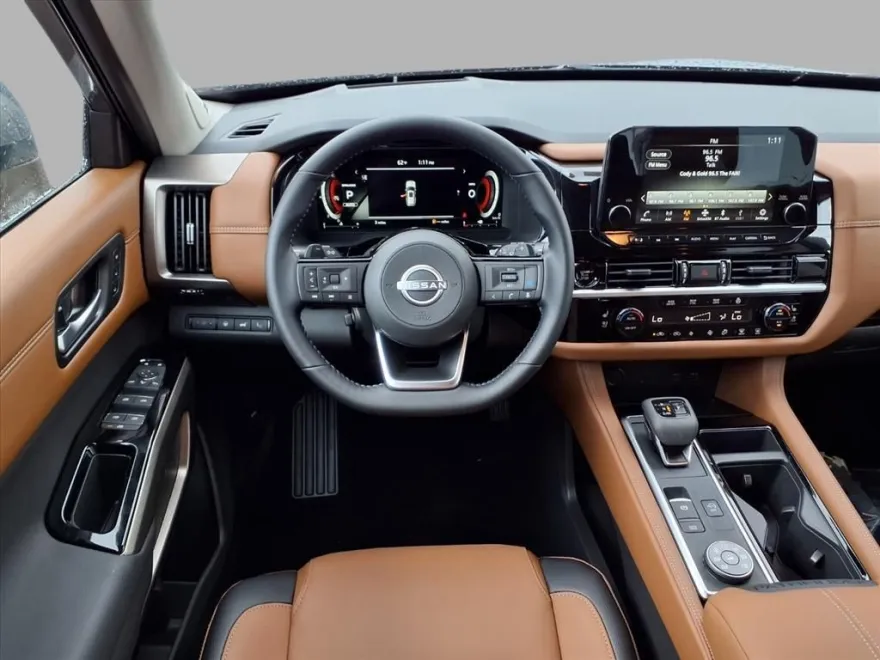 2025 Nissan Pathfinder Platinum photo 1