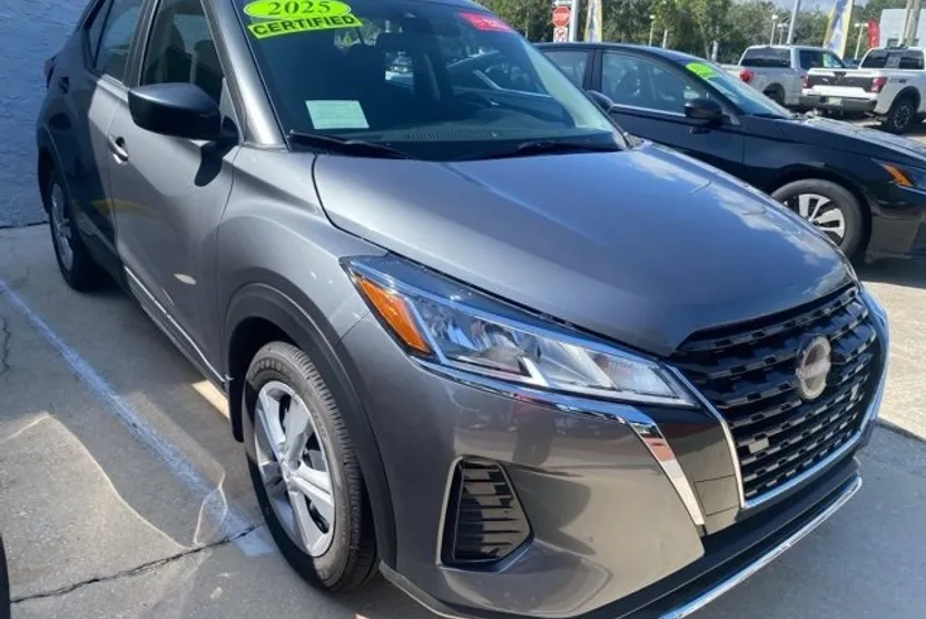 2025 Nissan Kicks Play S photo 1