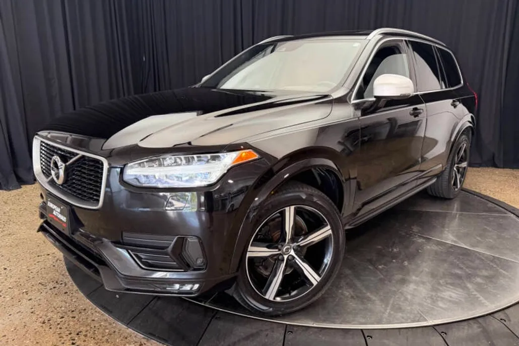 2016 Volvo XC90 T6 R-Design photo 1