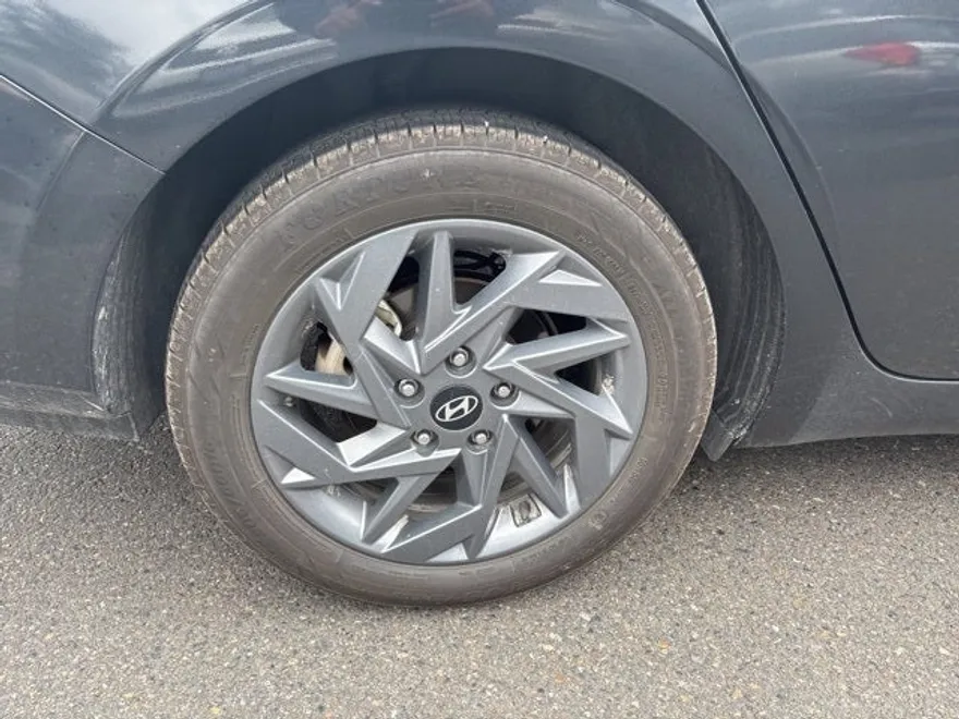 2024 Hyundai Elantra SEL photo 1