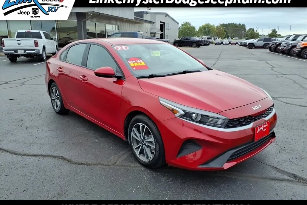 2023 Kia Forte LXS photo 1