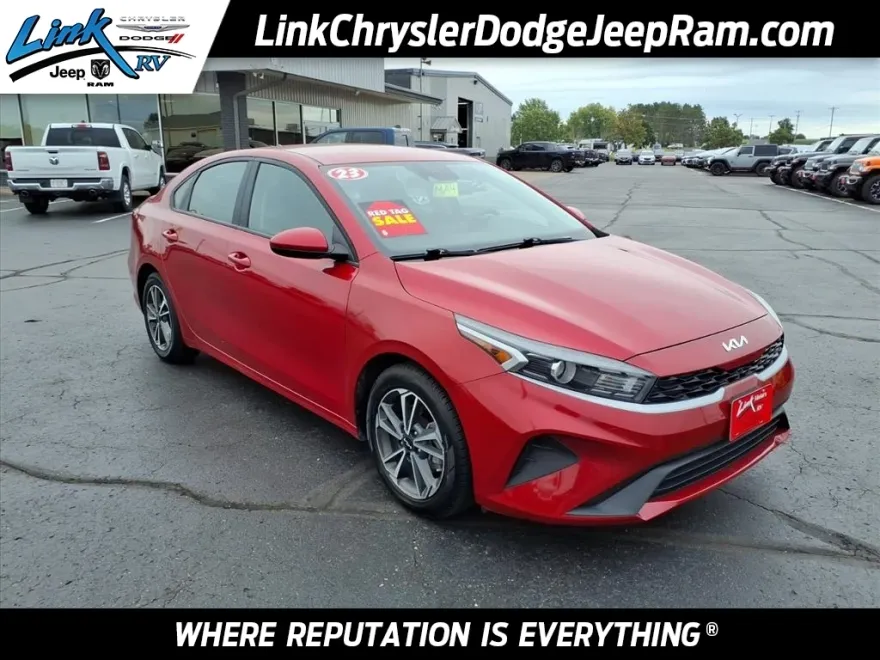 2023 Kia Forte LXS photo 1