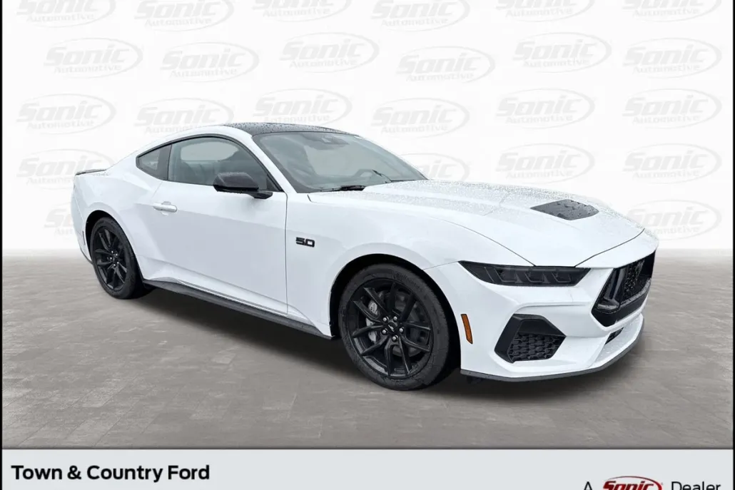 2025 Ford Mustang GT photo 1