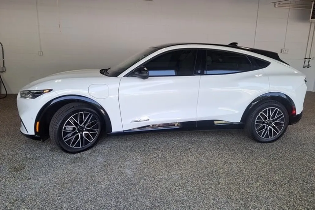 2024 Ford Mustang Mach-E Premium photo 1