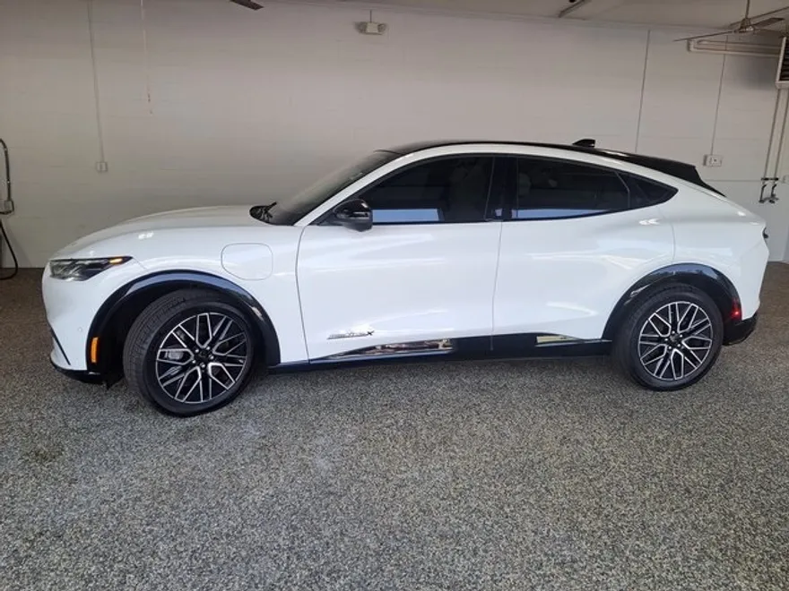 2024 Ford Mustang Mach-E Premium photo 1