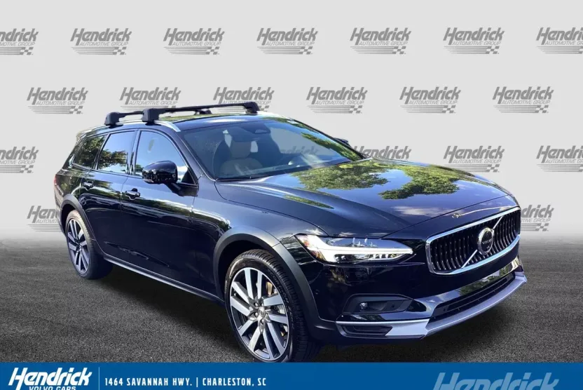 2026 Volvo V90 Cross Country B6 photo 1
