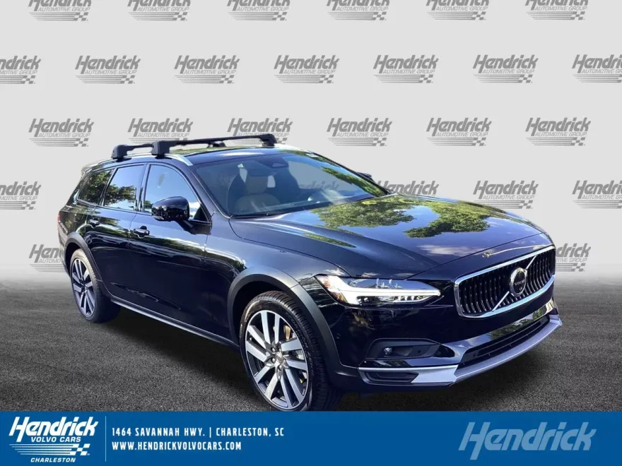 2026 Volvo V90 Cross Country B6 photo 1