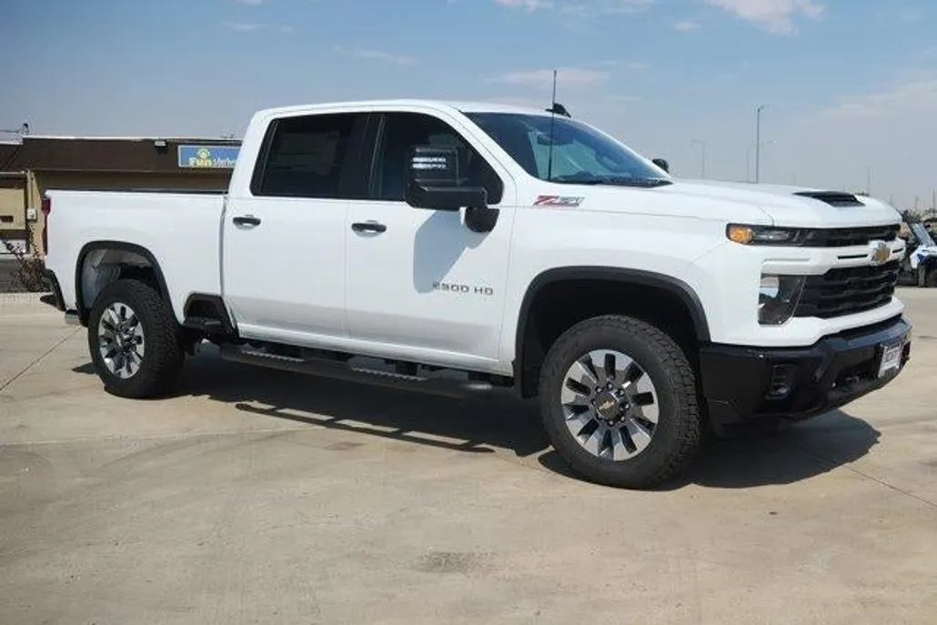 2025 Chevrolet Silverado 2500HD Custom photo 1