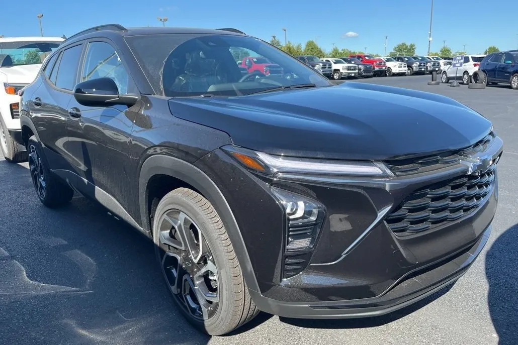 2025 Chevrolet Trax photo 1