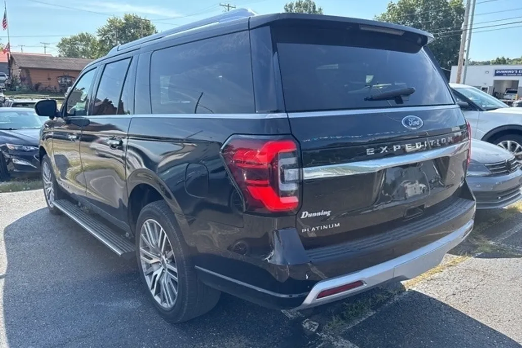 2022 Ford Expedition MAX Platinum photo 1