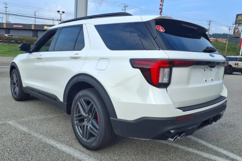 2025 Ford Explorer ST photo 1