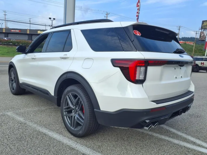 2025 Ford Explorer ST photo 1