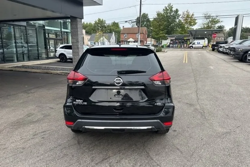 2020 Nissan Rogue S photo 1