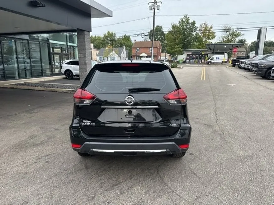 2020 Nissan Rogue S photo 1