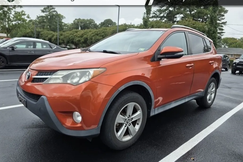 2015 Toyota RAV4 XLE photo 1