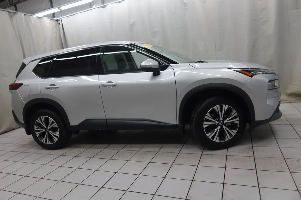 2021 Nissan Rogue SV photo 1