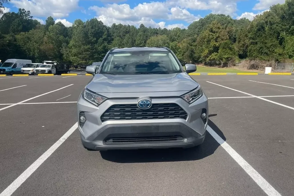2021 Toyota RAV4 Hybrid XLE photo 1