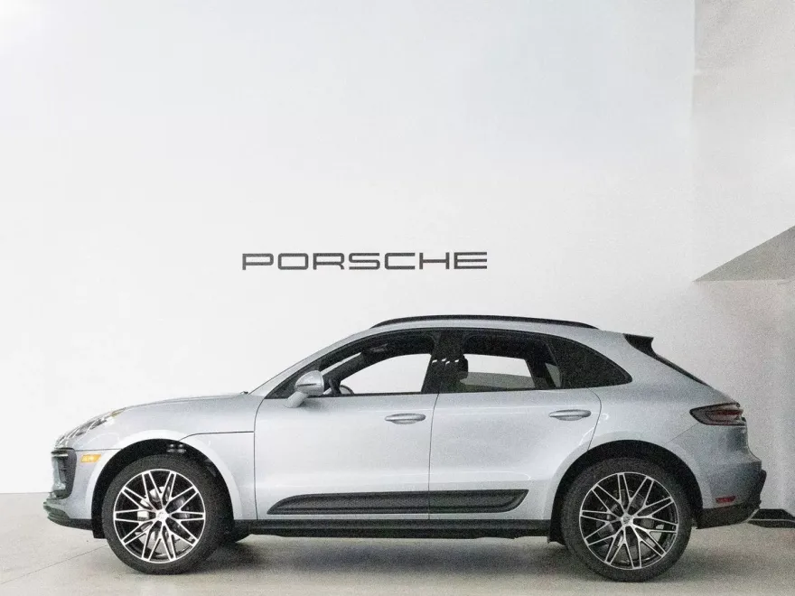 2026 Porsche Macan Base photo 1