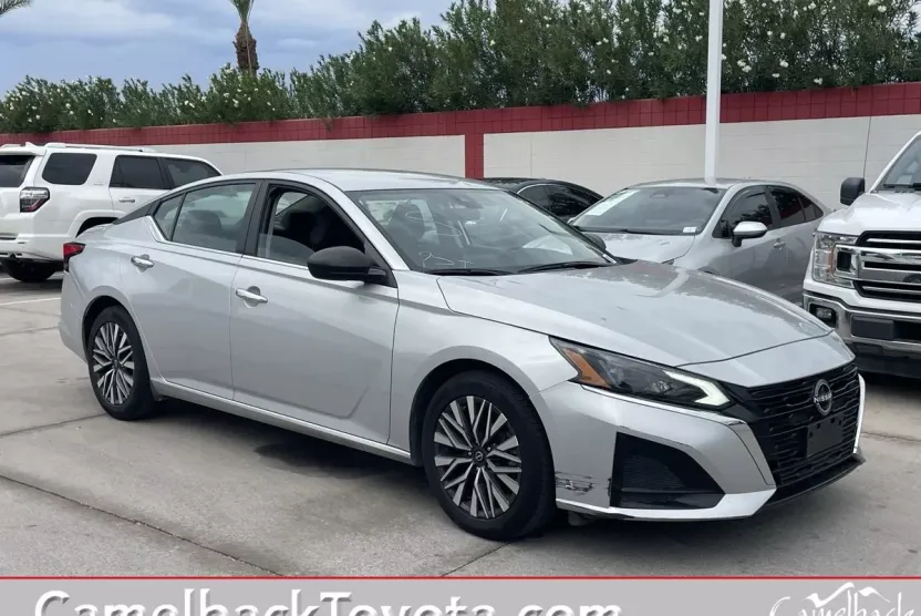 2024 Nissan Altima 2.5 SV photo 1
