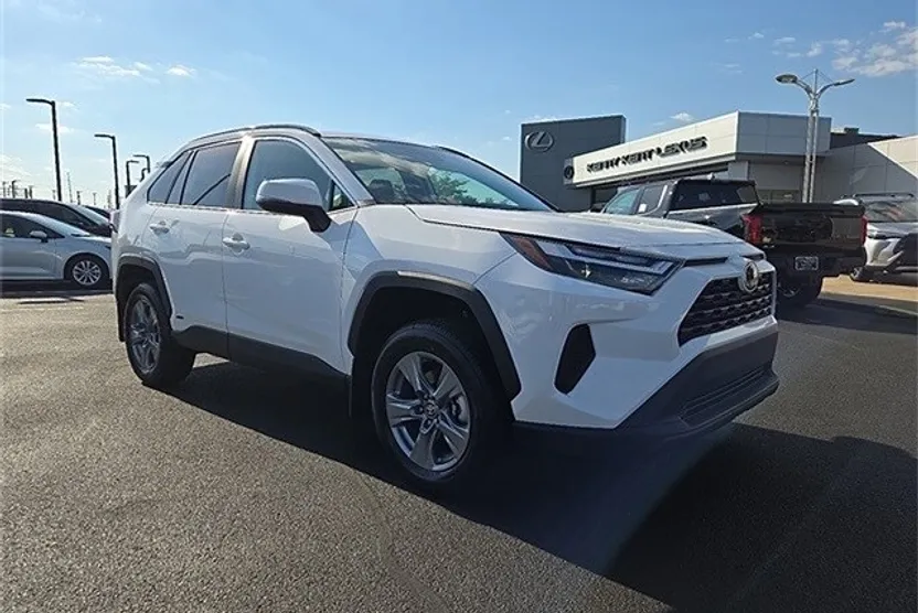 2025 Toyota RAV4 Hybrid XLE photo 1