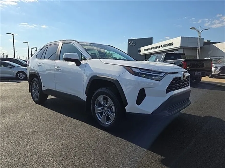 2025 Toyota RAV4 Hybrid XLE photo 1