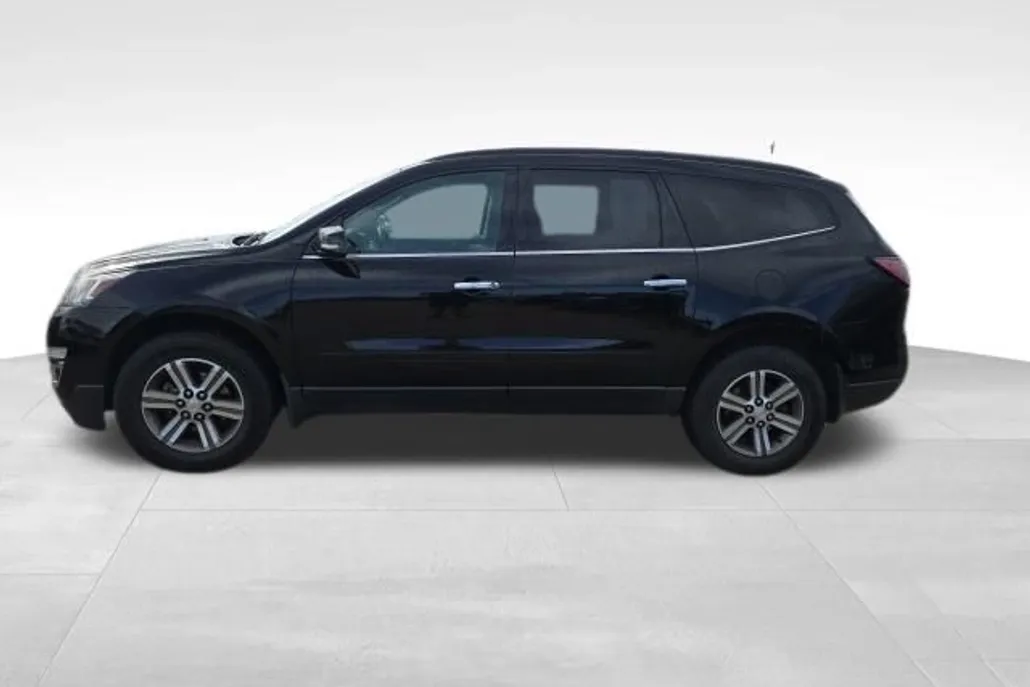 2017 Chevrolet Traverse 2LT photo 1