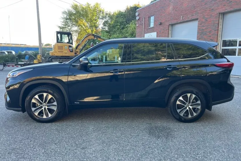 2020 Toyota Highlander Hybrid XLE photo 1