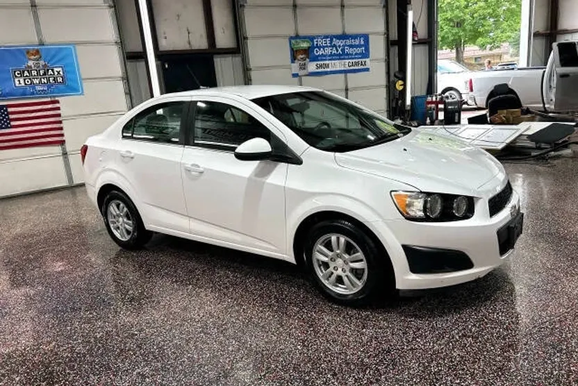 2014 Chevrolet Sonic LT photo 1