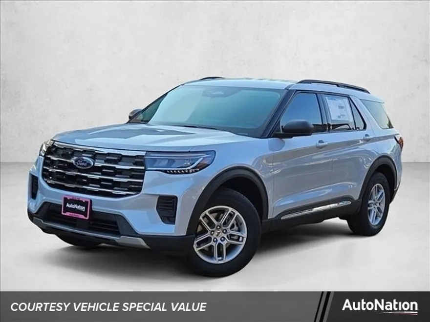 2025 Ford Explorer photo 1
