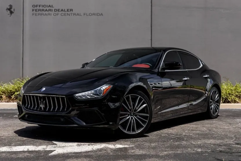 2020 Maserati Ghibli photo 1
