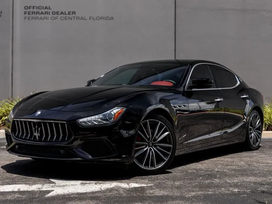 2020 Maserati Ghibli photo 1
