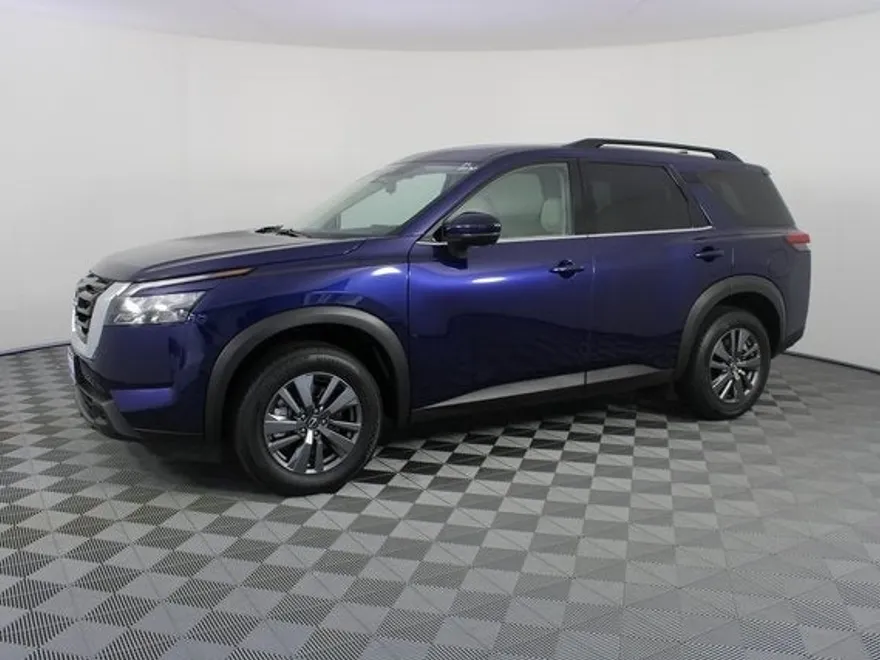 2023 Nissan Pathfinder SV photo 1