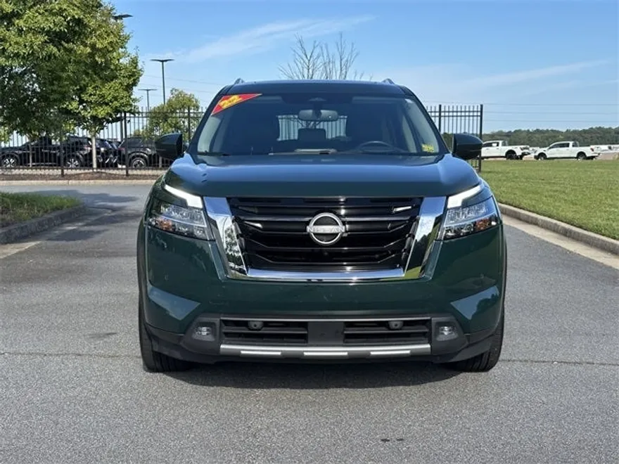 2022 Nissan Pathfinder Platinum photo 1