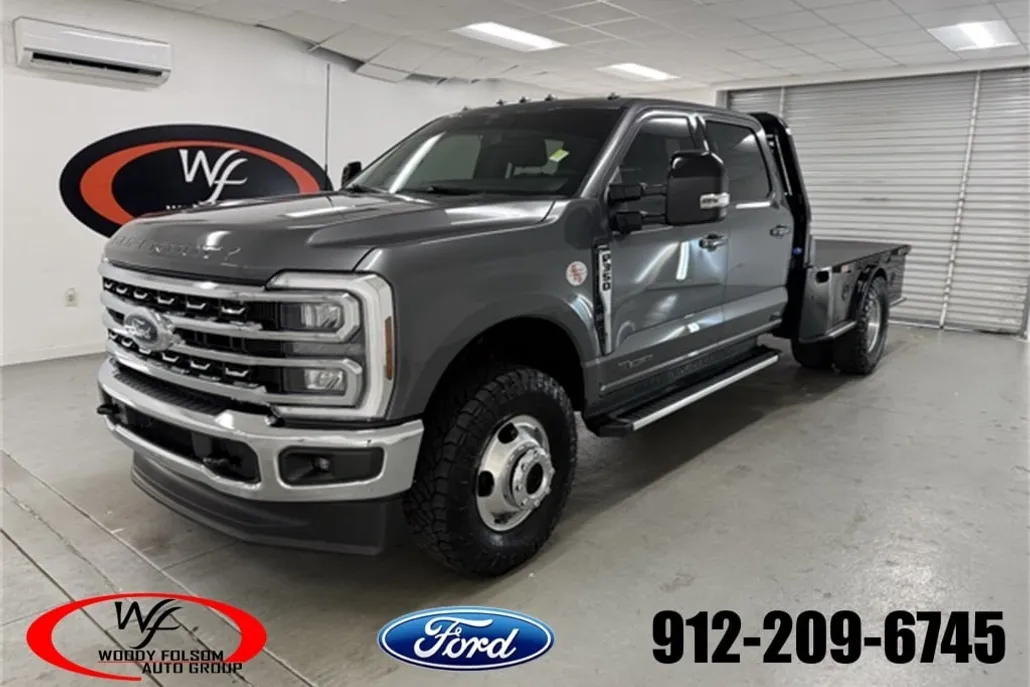 2025 Ford F-350 Lariat photo 1