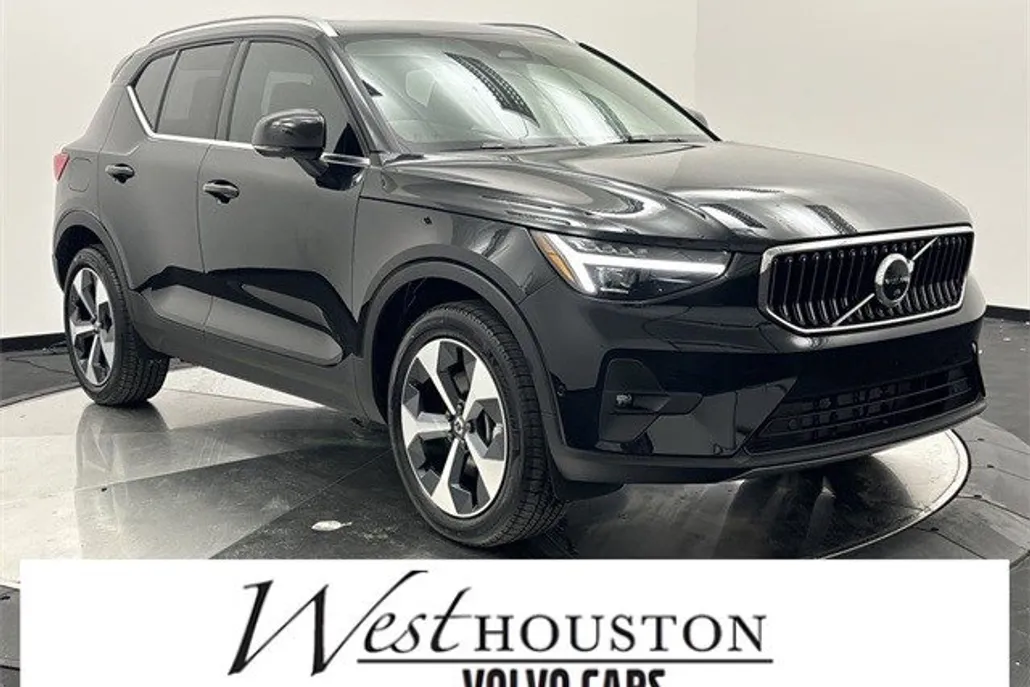 2025 Volvo XC40 Plus photo 1