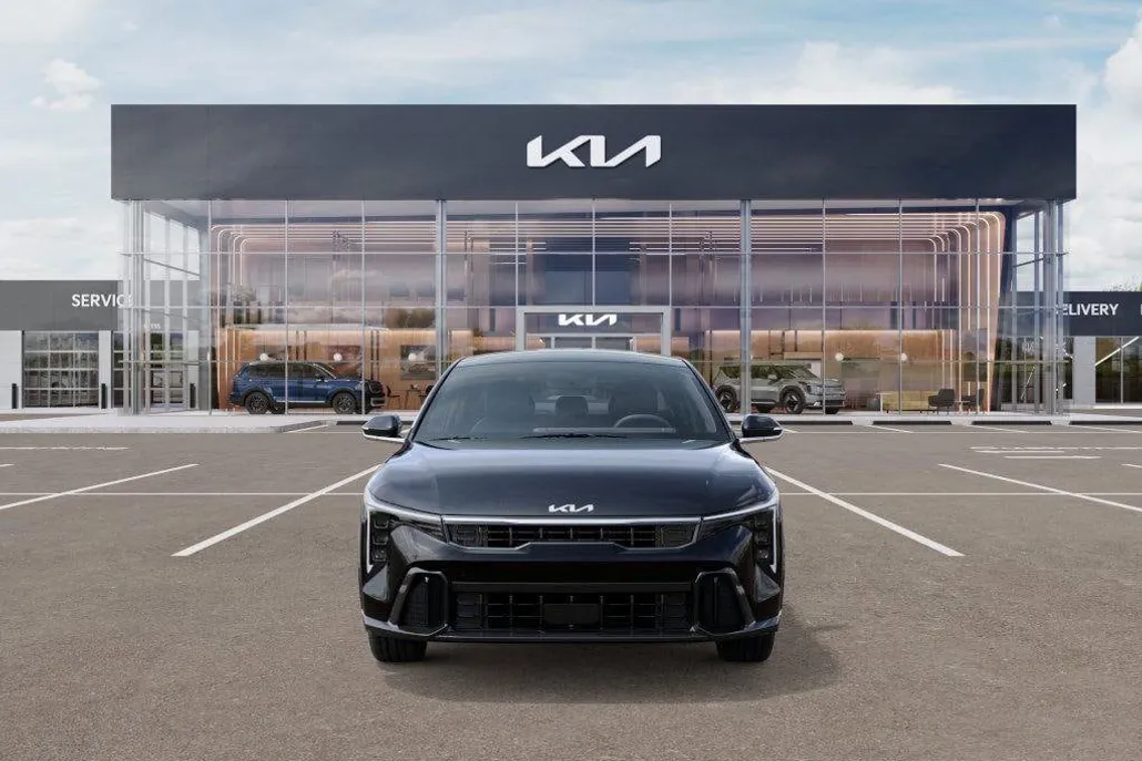 2025 Kia K4 GT-Line photo 1