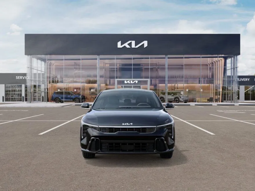 2025 Kia K4 GT-Line photo 1