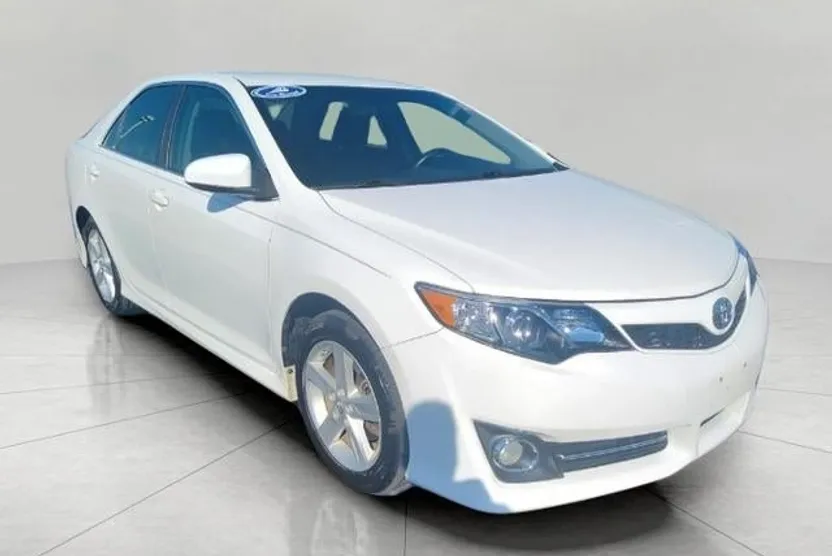 2014 Toyota Camry L photo 1